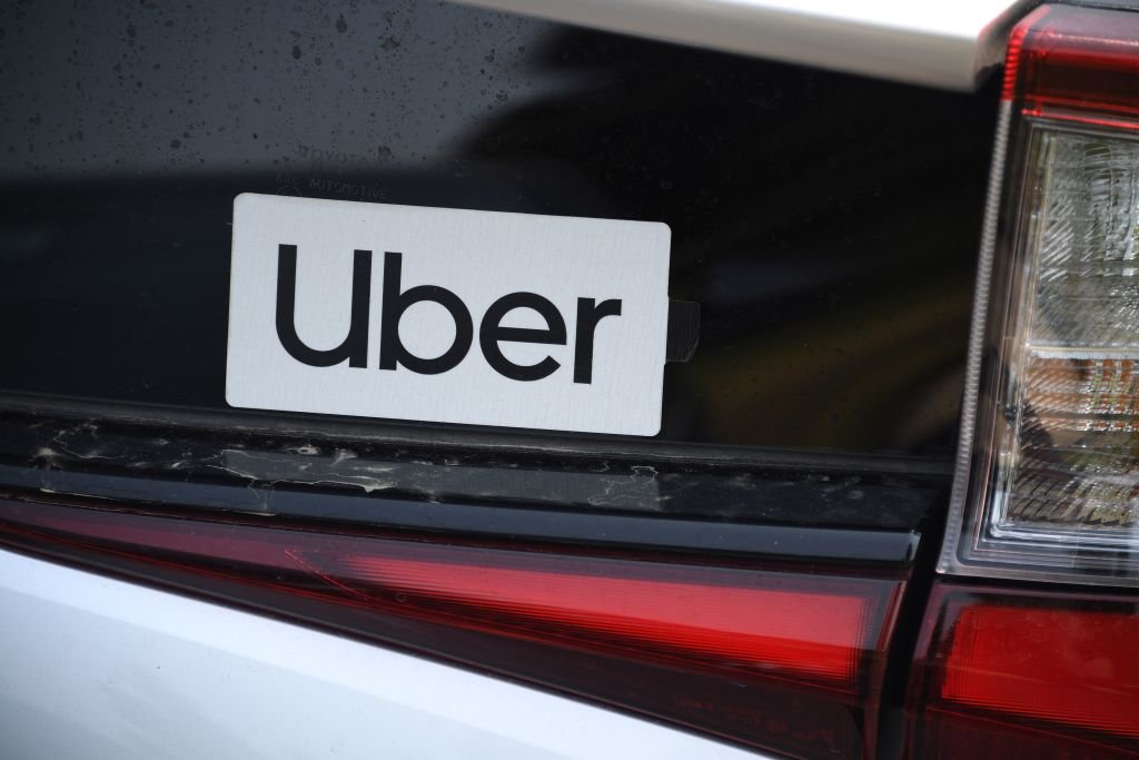 "Knife Showcase by Uber Driver: Arousing Fear and Debate"